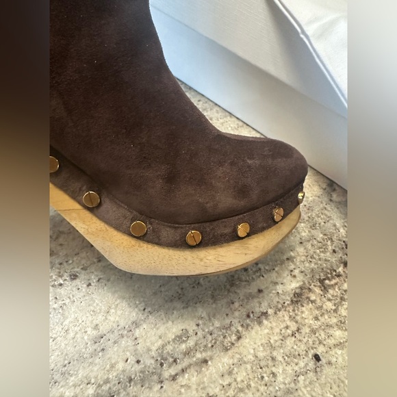 Veronica Beard PRISTINE Glendale suede clog boot Sz 7 espresso color gold rivets - Picture 15 of 16